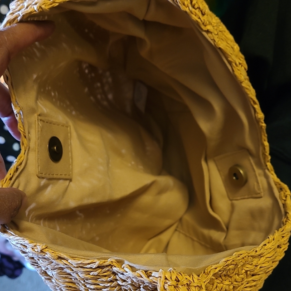 Woven Straw Shoulder Bag with Tassels - Picture 2 of 3